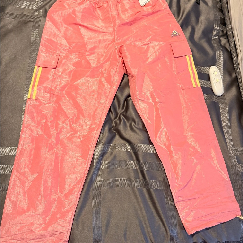 Adidas Sun Woven Pant- women size Large- semi pink spark- NWT - Picture 2 of 9
